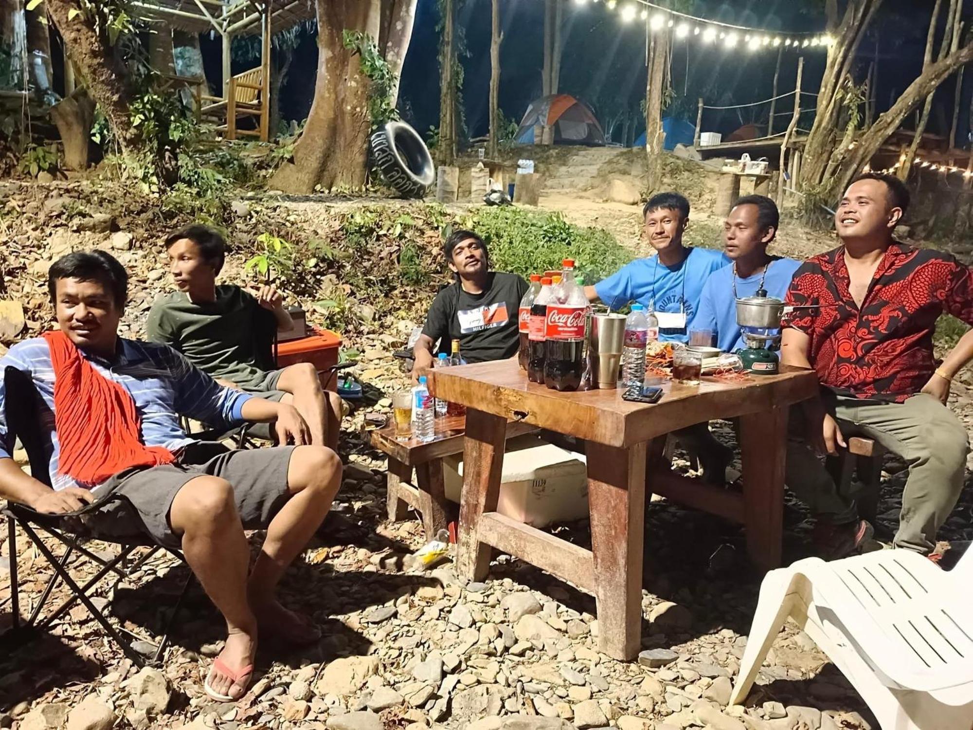 Khaosok August Freedom Camp Hotel Khao Sok National Park ภายนอก รูปภาพ